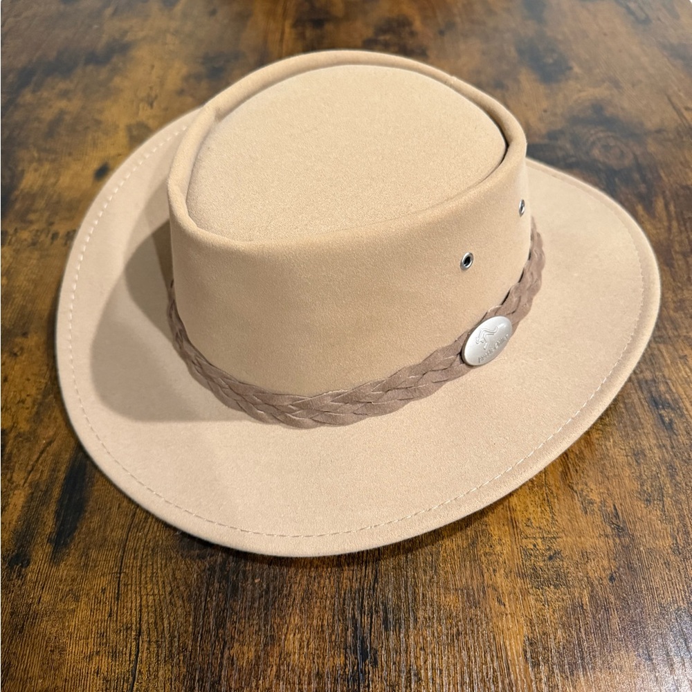 Aussie Chiller “BUSHIE PLUS” in Blonde Suede